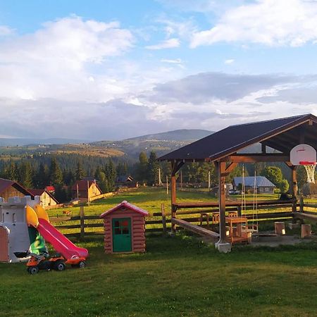 Casuta Schiorului Villa Mărişel Exteriör bild